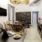 Guest house Gcf Luxury Suites,