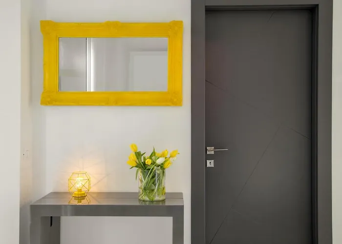 Gcf Luxury Suites, 4*